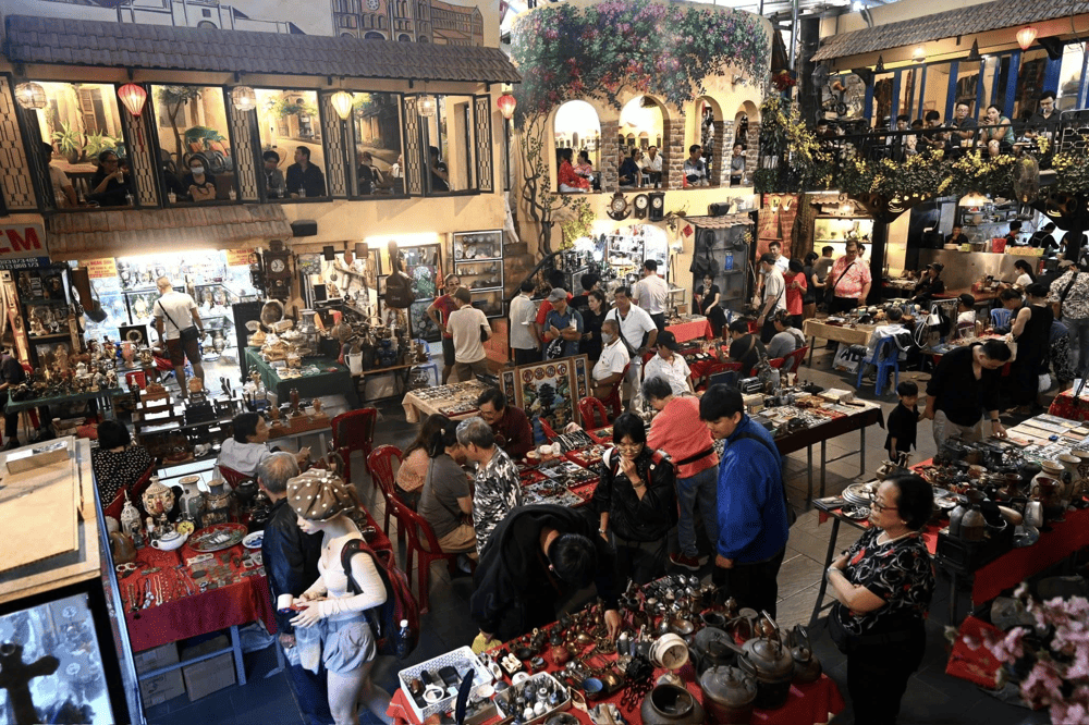 Antique Market Cafe is a one-of-a-kind spot where a coffee shop and antique market merge (Source: C&agrave; Ph&ecirc; Chợ Đồ Cổ)